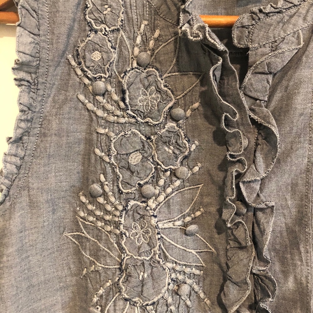 SOLD!! LOFT Embroidered Henley Top - Picture 2 of 8